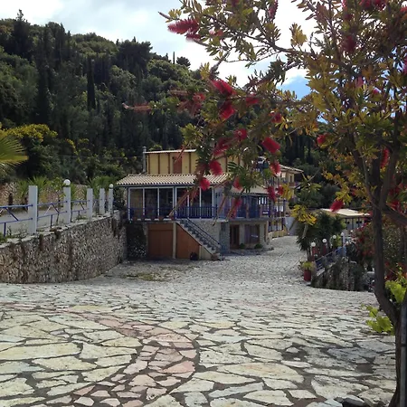 Hotel Politia Áyios Nikítas